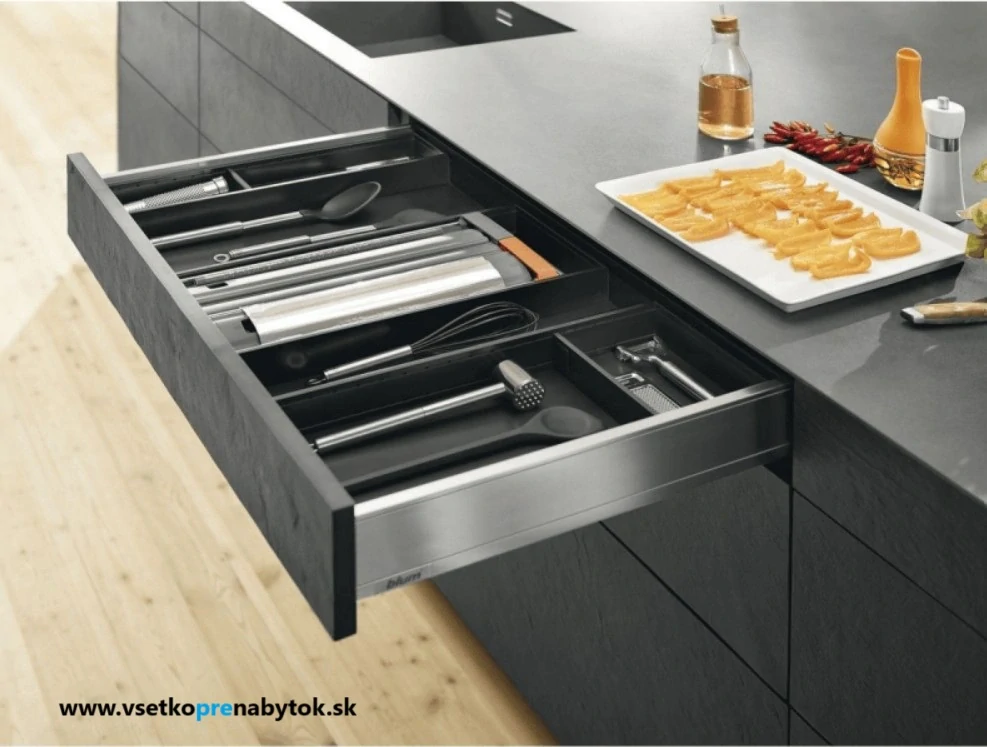 BLUM - Rezačka fólie